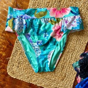 NWOT Sugar Beach Bathing Suit Bottoms Size Med Multicolor Floral Ruffle